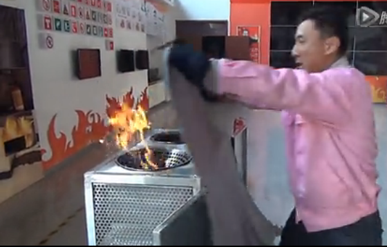 燃?xì)饣馂?zāi)滅火毯滅火演練裝置演示場(chǎng)景