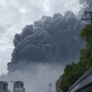 湖北當(dāng)陽(yáng)一熱電廠爆炸,現(xiàn)場(chǎng)煙塵滾滾