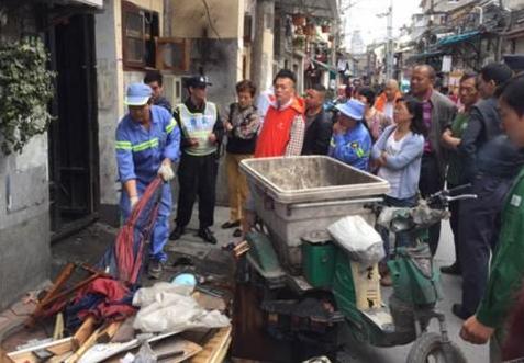 上海老居民樓著火