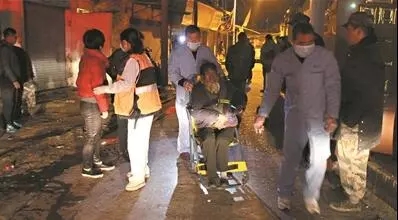 廣州八旬阿婆火災(zāi)自救用臉盆滅火 被救出時(shí)臉被熏黑