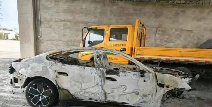 電車(chē)起火如何自救